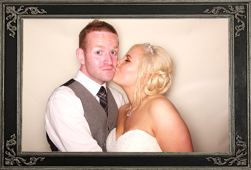 Nicolle-&-Ewan’s-Testimonial photo booth review wedding in Fife Scotland Odd Box