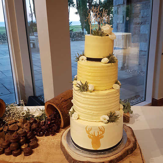 GG's Yard Wedding Cake